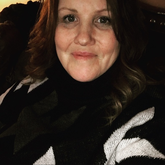 Meet your Posher, Tara - Picture 2 of 7